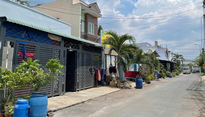 nha-ban-day-tro-mt-nhua-8x18m-full-tho-7-phong-xa-tan-thong-hoi